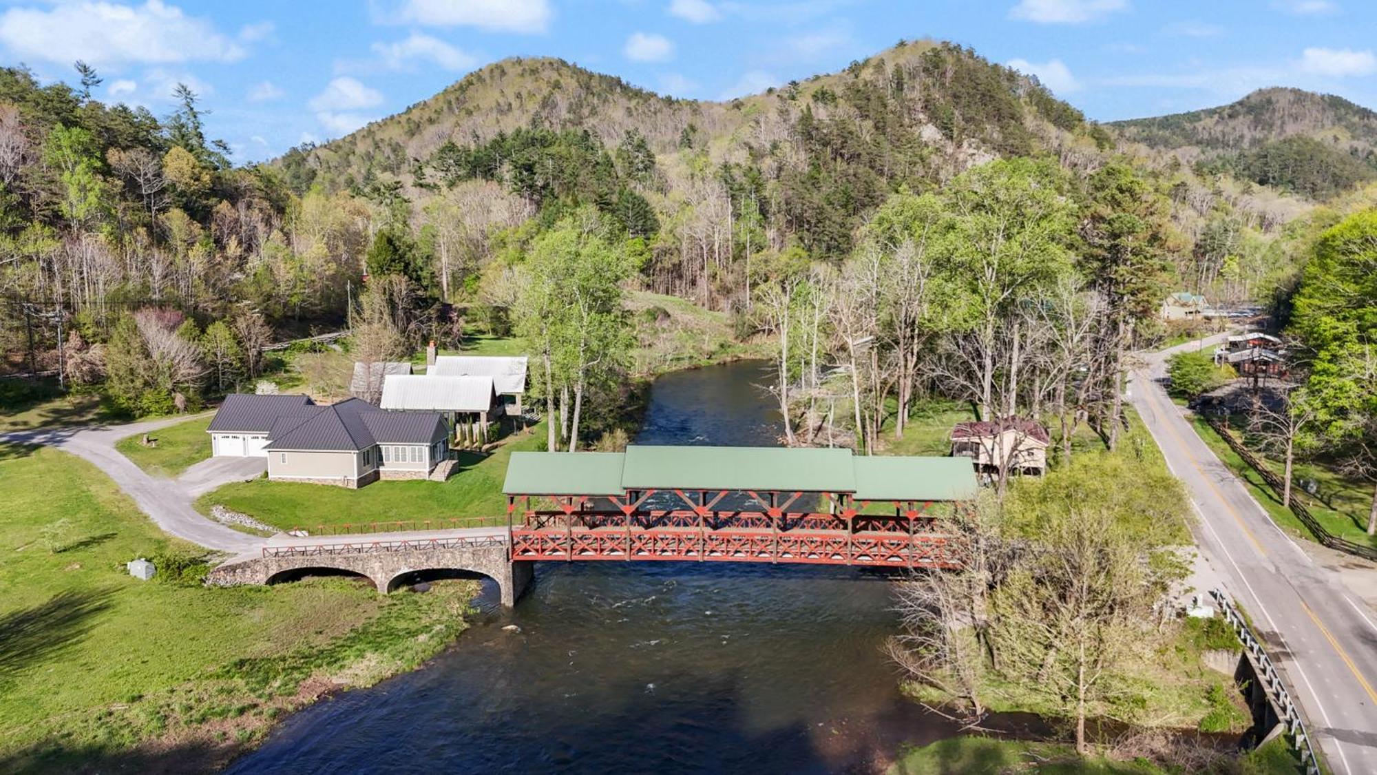 The Tellico Plains Inn And Event Venue Exterior photo