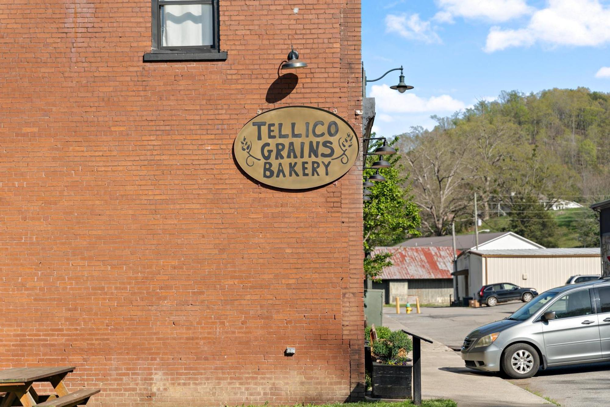 The Tellico Plains Inn And Event Venue Exterior photo