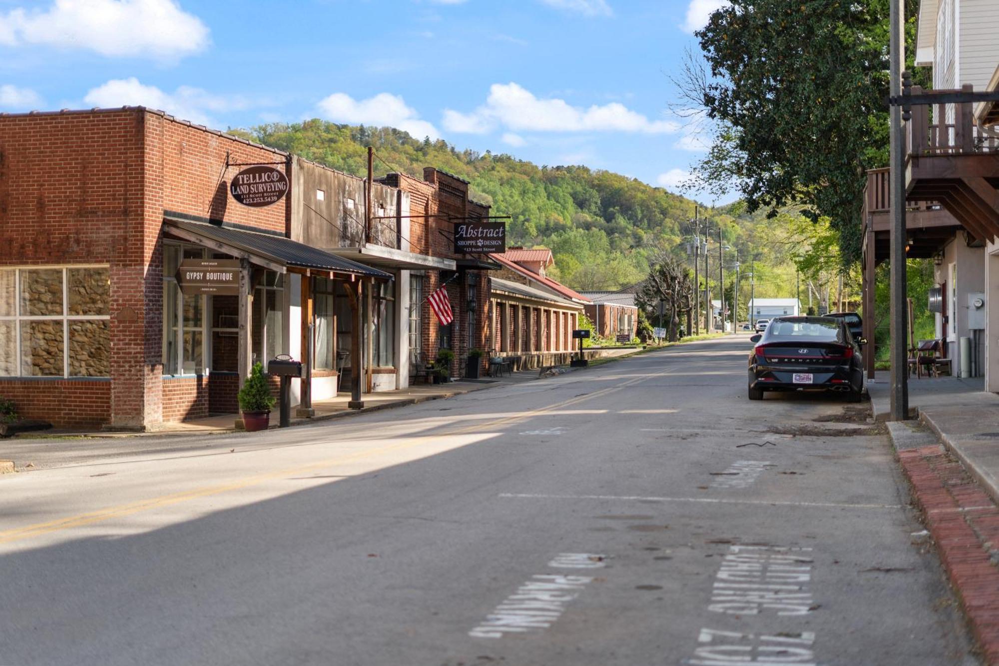 The Tellico Plains Inn And Event Venue Exterior photo