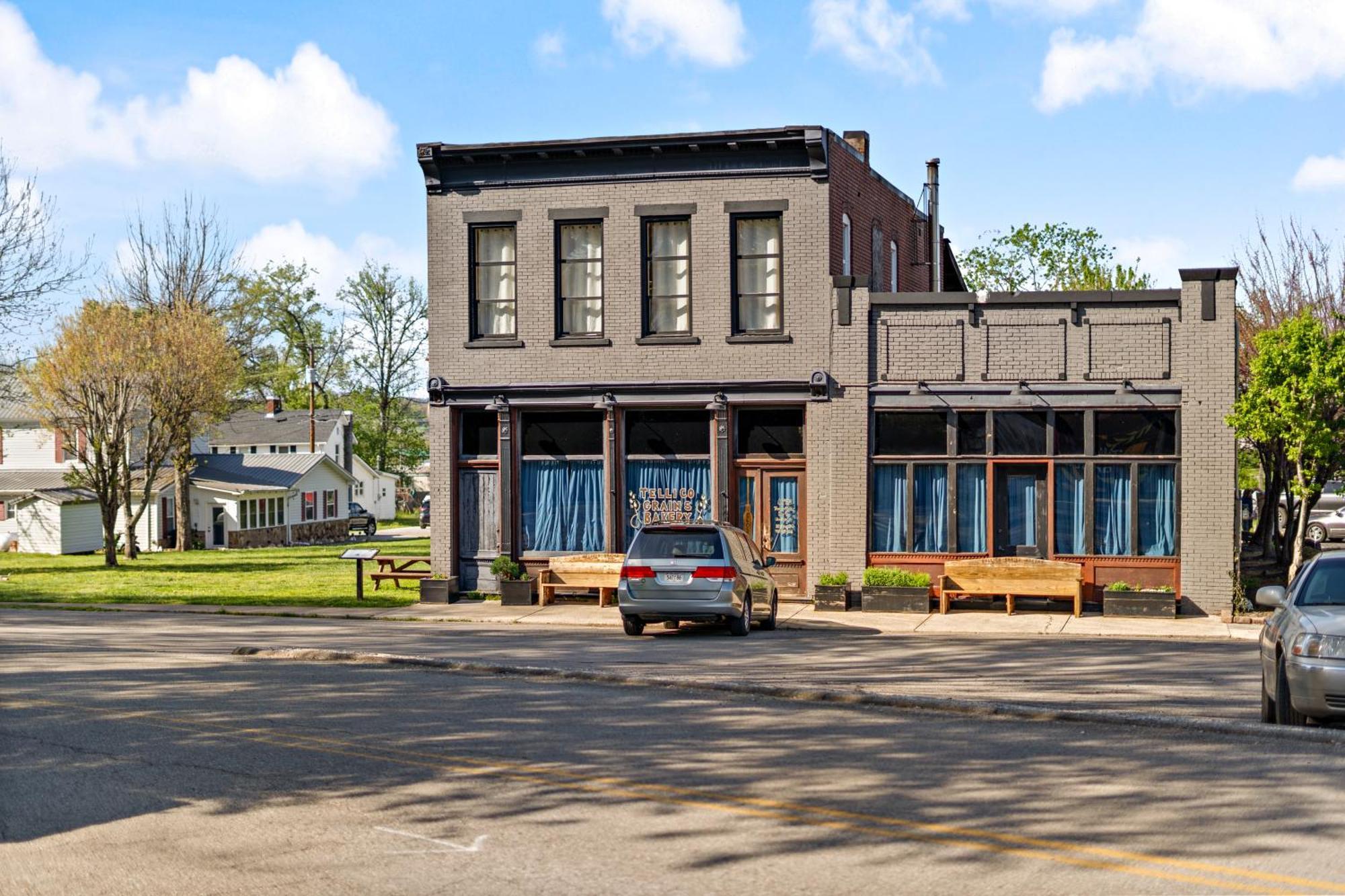 The Tellico Plains Inn And Event Venue Exterior photo