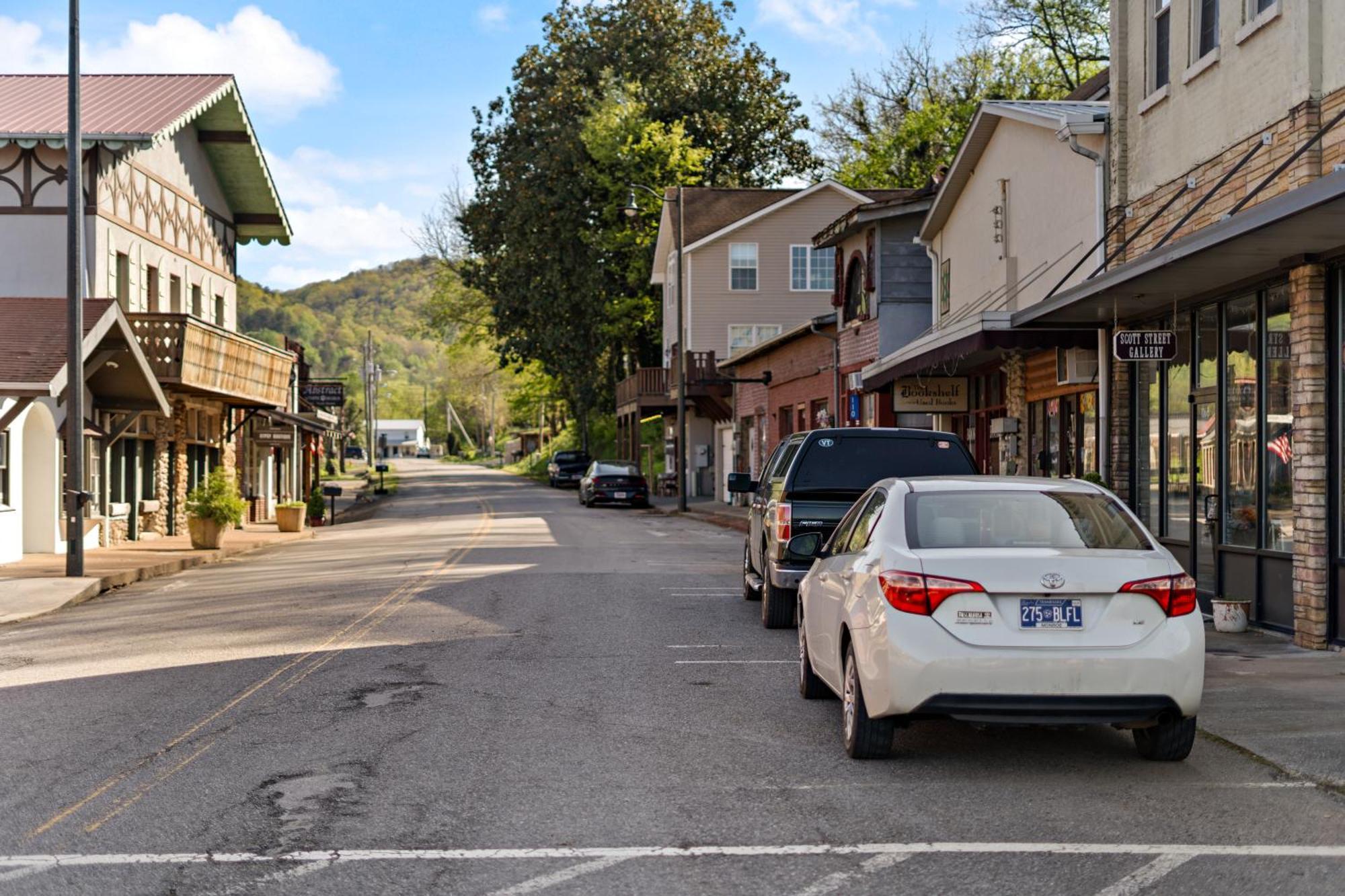The Tellico Plains Inn And Event Venue Exterior photo