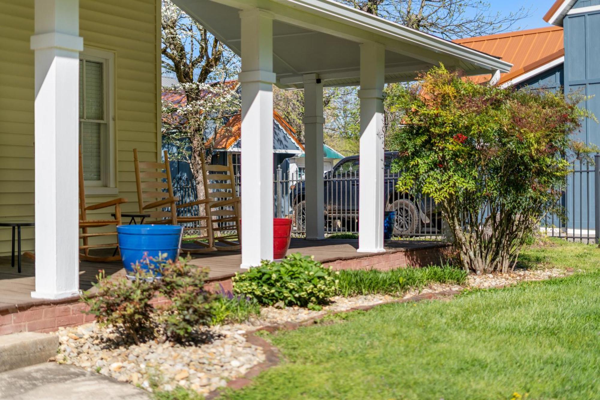 The Tellico Plains Inn And Event Venue Exterior photo